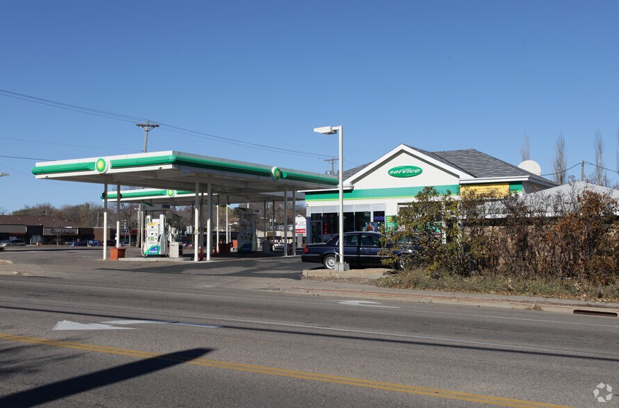 More Photos Of 7800 Medicine Lake Rd, Golden Valley Service Station For Sale