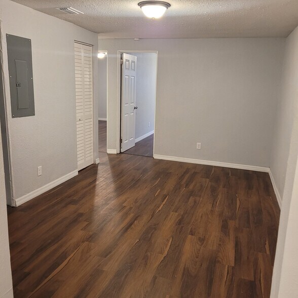 More Photos Of 619 Linwood Ave, Jacksonville Specialty For Sale