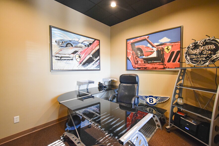 More Photos Of 7906 S Broadway Ave, Tyler Office Residential For Sale