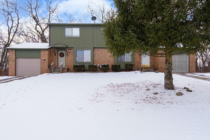 More Photos Of 223 Summit Rdg, White Lake Apartments For Sale