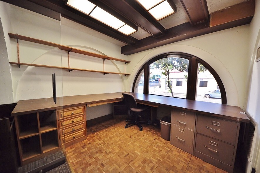 More Photos Of 2472-2476 Lake Ave, Altadena Office For Lease