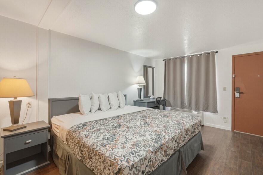 More Photos Of 311 E Main St, Vernal Hotel For Sale