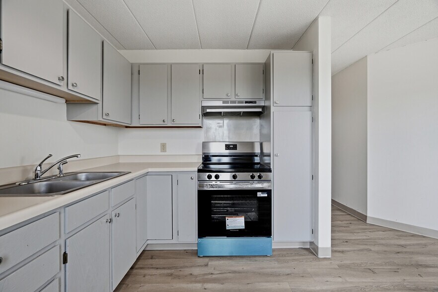 More Photos Of 985 Ivy Ave E, Saint Paul Apartments For Sale