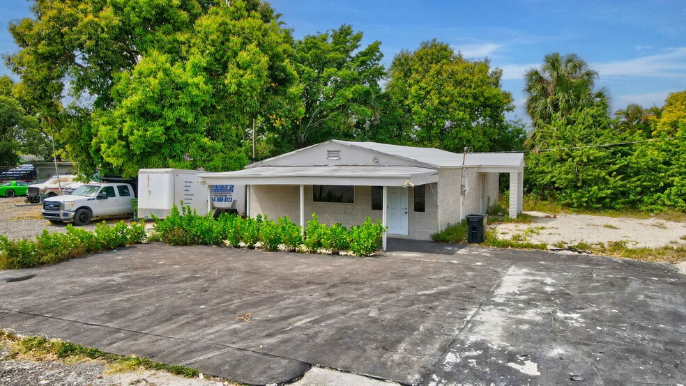 More Photos Of 2160 NW 24th St, Fort Lauderdale Auto Dealership For Sale