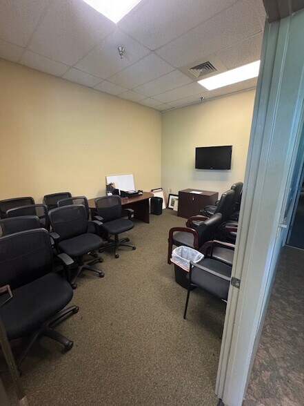 More Photos Of 1550 Hendersonville Rd, Asheville Unknown For Lease
