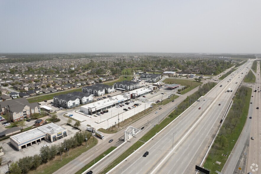 More Photos Of 10521 N Sam Houston Pky E, Humble Storefront For Lease