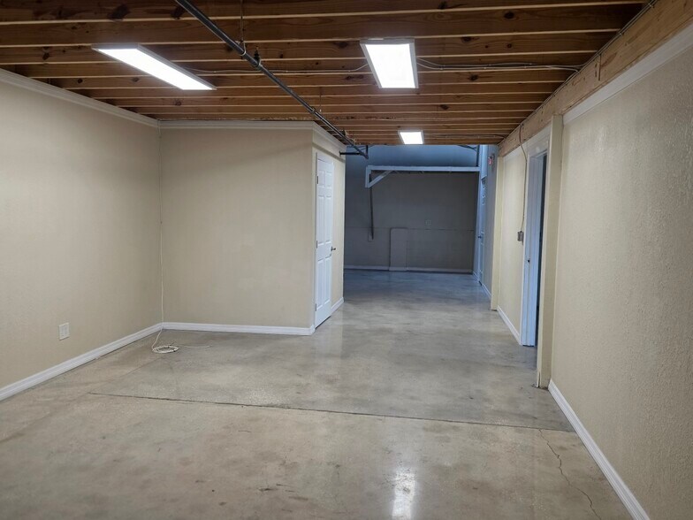 More Photos Of 1942 2nd Ave S, Saint Petersburg Warehouse For Lease