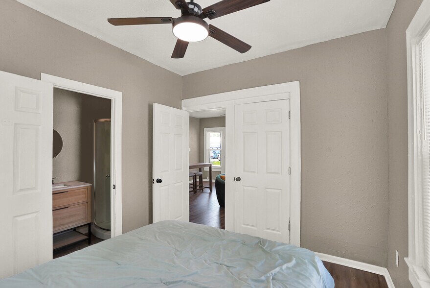 More Photos Of 1918 W Washington St, Indianapolis Apartments For Sale