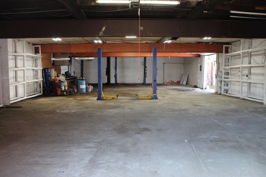 More Photos Of 265A Lowell St, Lawrence Auto Repair For Sale