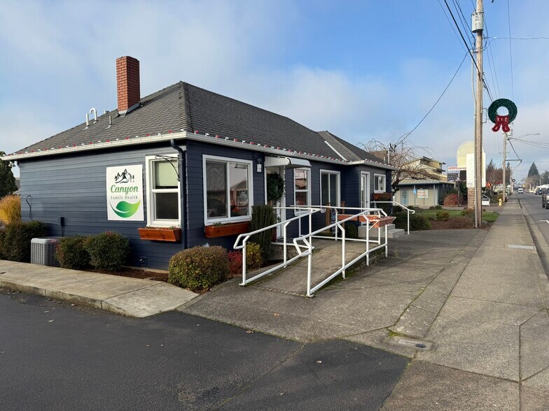 More Photos Of 1095 N 1st St, Stayton Medical For Lease