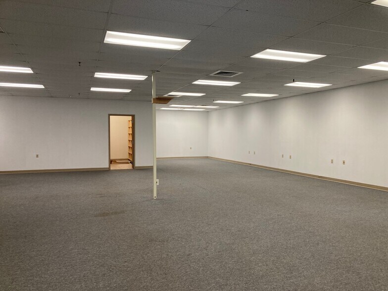 More Photos Of 2202-2336 S Park St, Madison General Retail For Lease