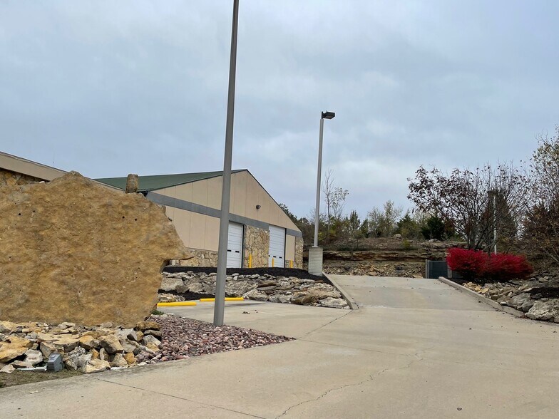 More Photos Of 19605 E 40 Hwy, Independence Warehouse For Sale