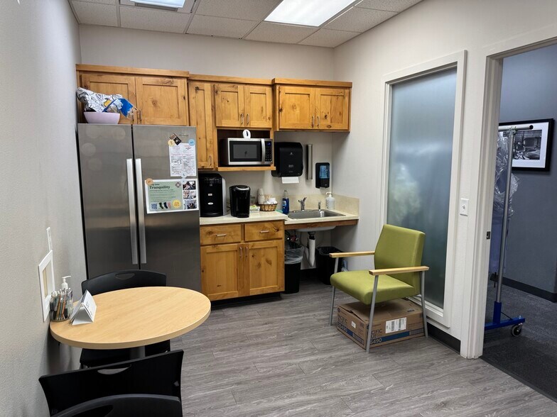 More Photos Of 700 SW Ramsey Ave, Grants Pass Medical For Lease