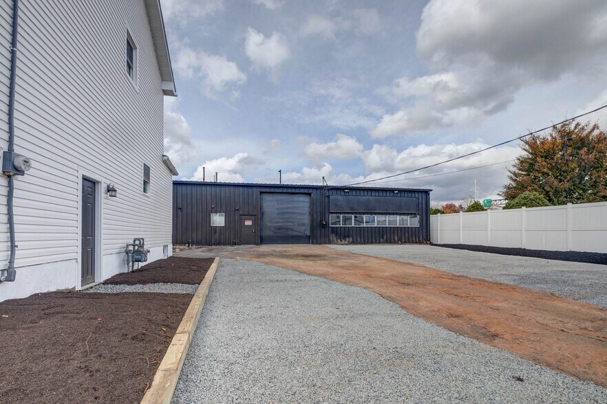 More Photos Of 12 Jansen Ave, Woodbridge Warehouse For Sale