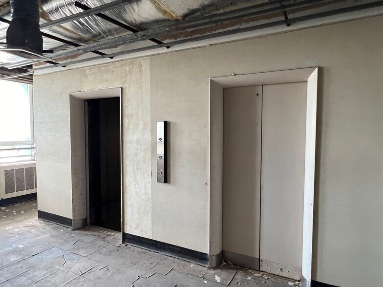 More Photos Of 100 N Main St, Corsicana Office Residential For Sale