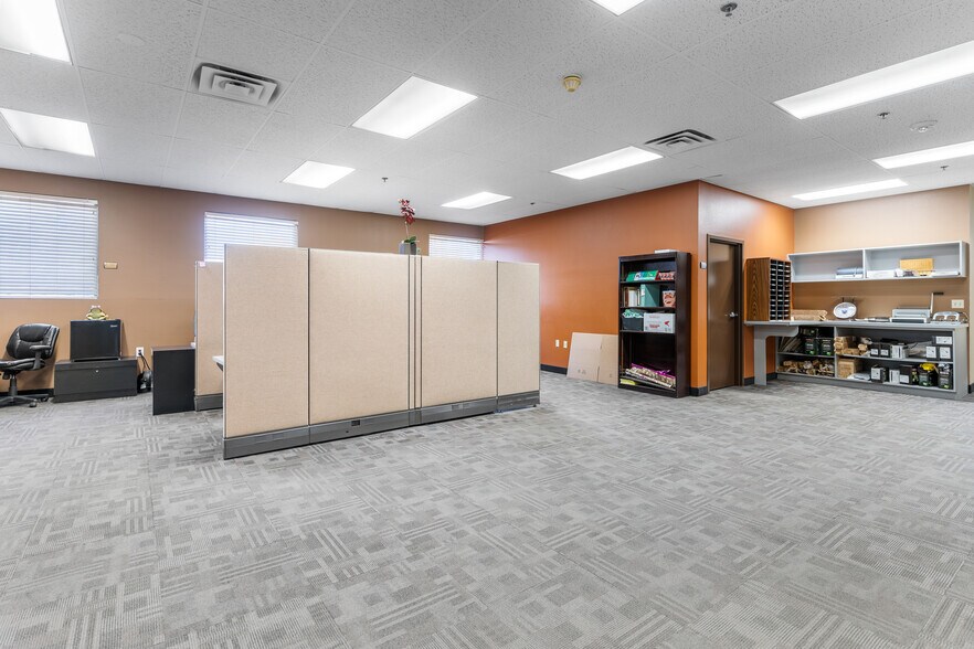 More Photos Of 745 Grier Dr, Las Vegas Warehouse For Lease