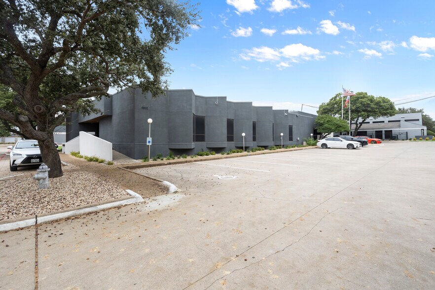 More Photos Of 4734 Benbrook Blvd, Benbrook Unknown For Lease