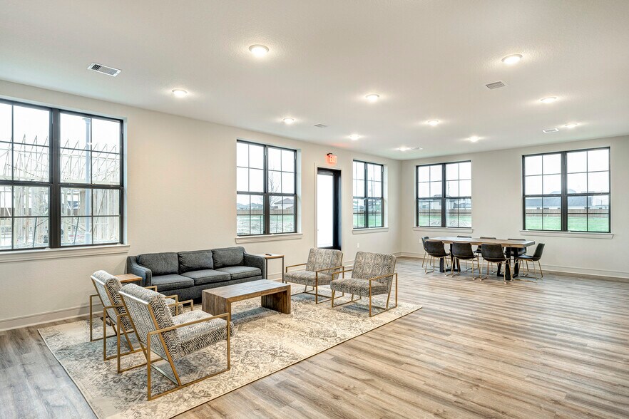 More Photos Of 10242 Greenhouse Rd, Cypress Office For Lease