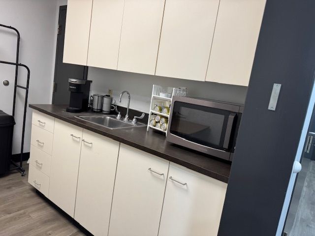 More Photos Of 1600 Kingsway Ct, Trenton Medical For Sale