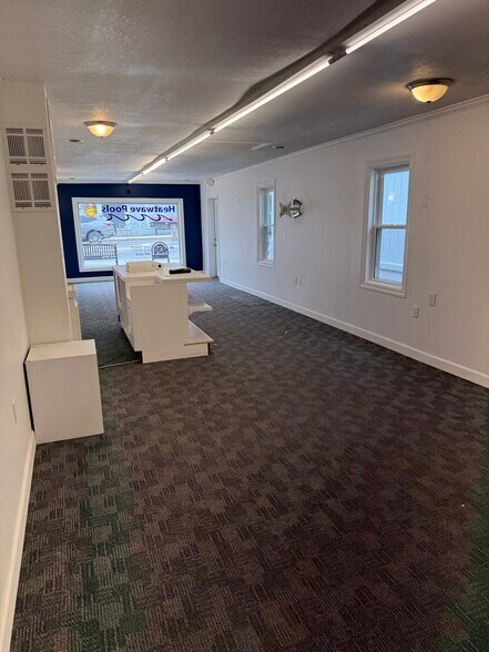 More Photos Of 10 W Franklin St, Bellbrook Storefront Retail Office For Lease