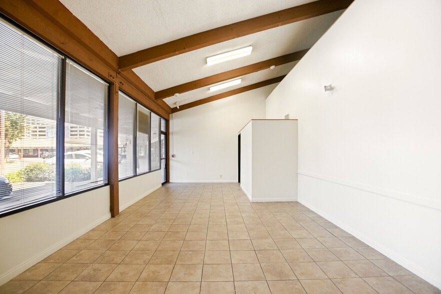 More Photos Of 1111 W Town and Country Rd, Orange Business Park For Lease