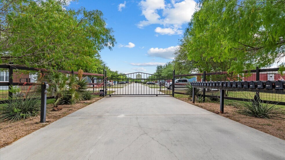 More Photos Of 1911 Wald Rd, New Braunfels Manufactured Housing Mobile Home Park For Sale