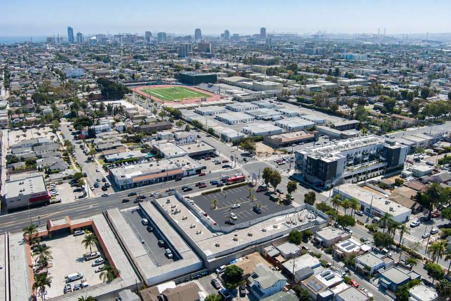 More Photos Of 1001 E Pacific Coast Hwy, Long Beach Storefront For Lease