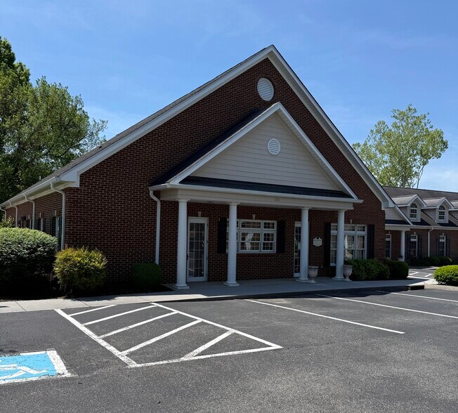 More Photos Of 122 Lynnwood, Knoxville Office For Sale