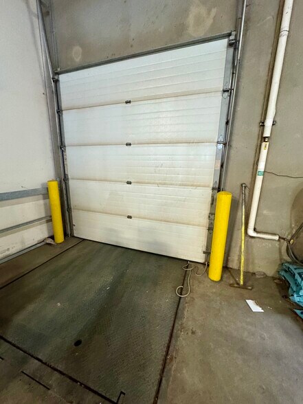 More Photos Of 3201 Pine Tree Rd, Lansing Warehouse For Lease