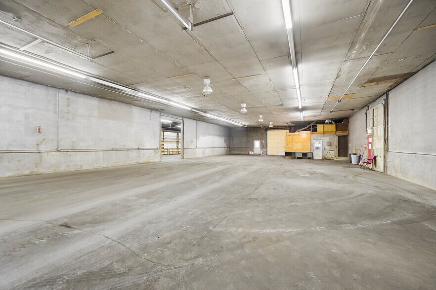 More Photos Of 6220 Knollwood Rd, Springfield Warehouse For Sale