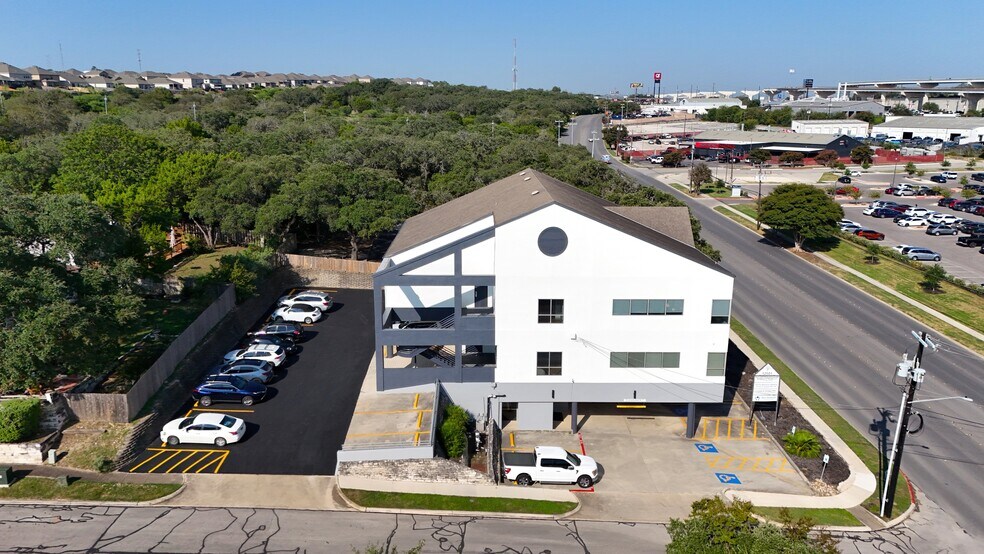 More Photos Of 12501 Judson Rd, San Antonio Medical For Lease