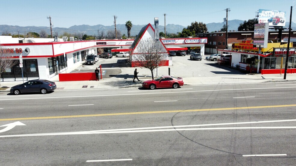 More Photos Of 8620 Woodman Ave, Pacoima Convenience Store For Lease