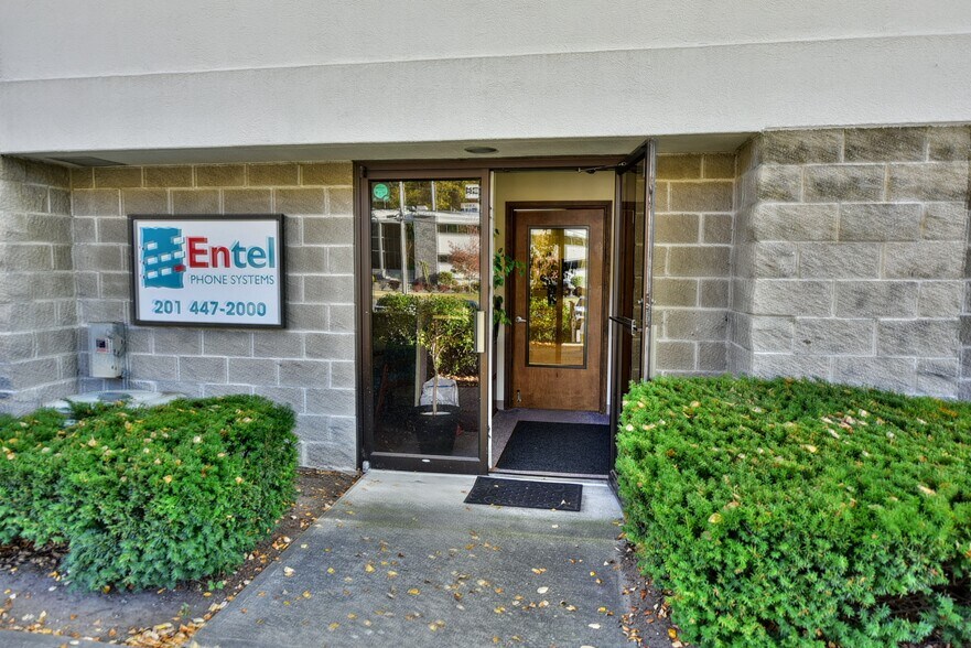 More Photos Of 230 West Parkway, Pompton Plains Flex For Sale