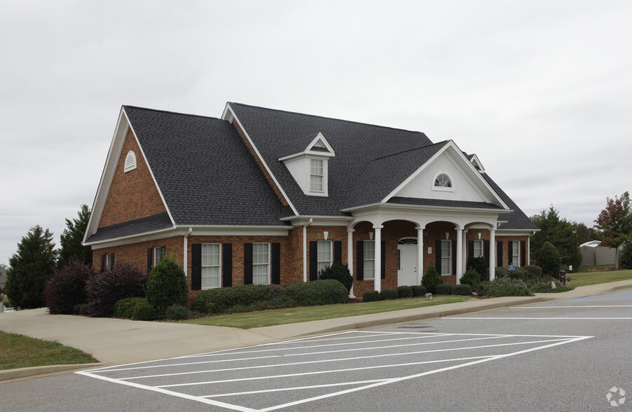 Primary Photo Of 2 Leas Courtyard Dr, Seneca Medical For Sale