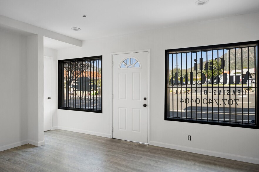 More Photos Of 7798 Foothill Blvd, Tujunga Freestanding For Sale