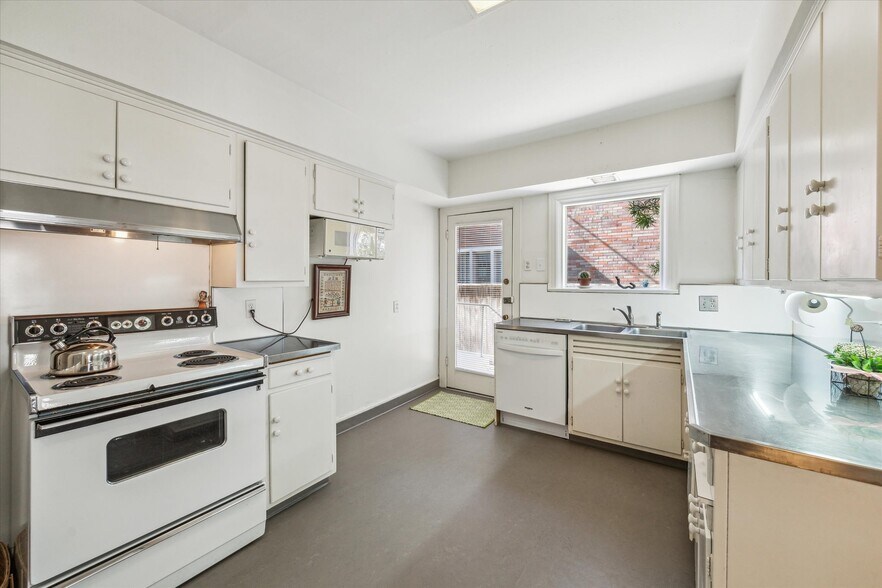 More Photos Of 2039 South Blvd, Houston Apartments For Sale