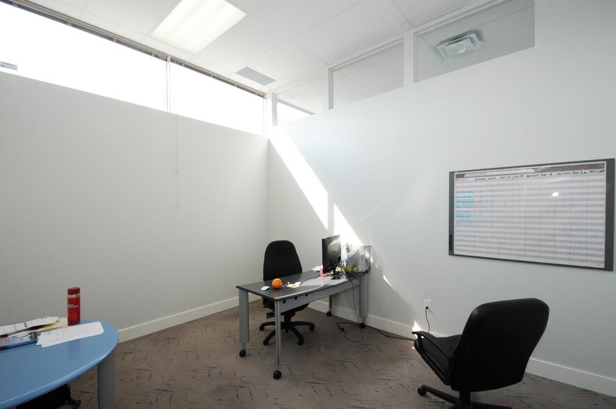 More Photos Of 64 Prince Andrew Pl, Toronto Warehouse For Lease