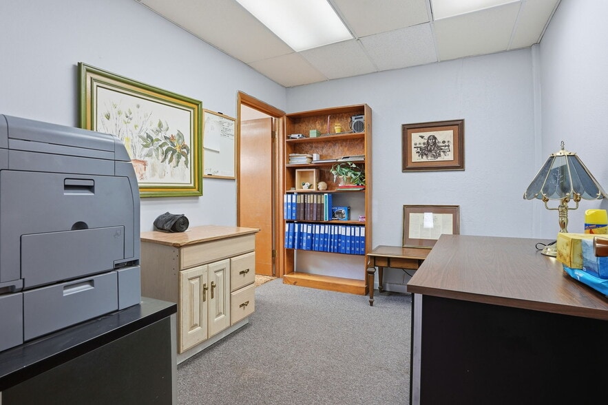 More Photos Of 115 N Jefferson Ave, Elk City Office For Sale
