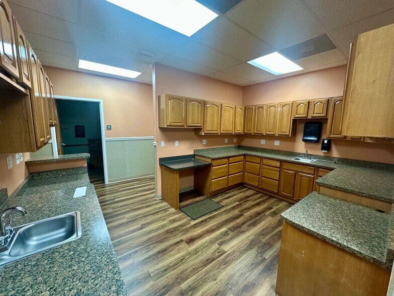 More Photos Of 1405 S Sizer Ave, Jefferson City Unknown For Lease