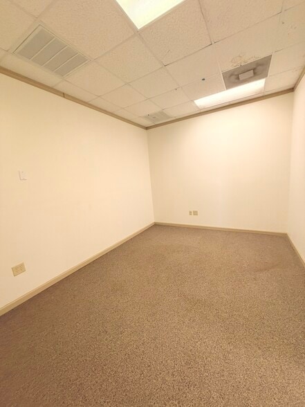 More Photos Of 14640 S FM 2790 W, Lytle Warehouse For Lease