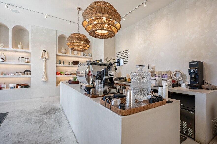 More Photos Of 1856 W Chicago Ave, Chicago Apartments For Sale