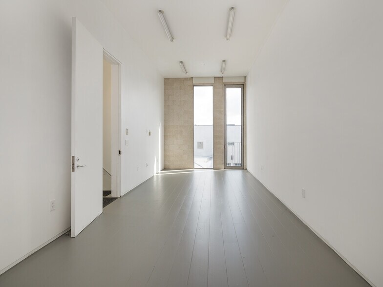 More Photos Of 208 Main St, El Segundo Loft Creative Space For Sale