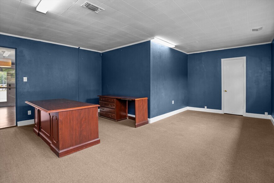 More Photos Of 806 S Timberland Dr, Lufkin Coworking Space