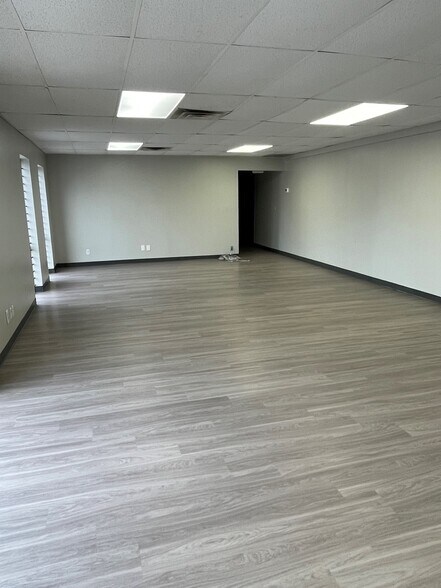 More Photos Of 2220 Carson St, Haltom City Distribution For Lease