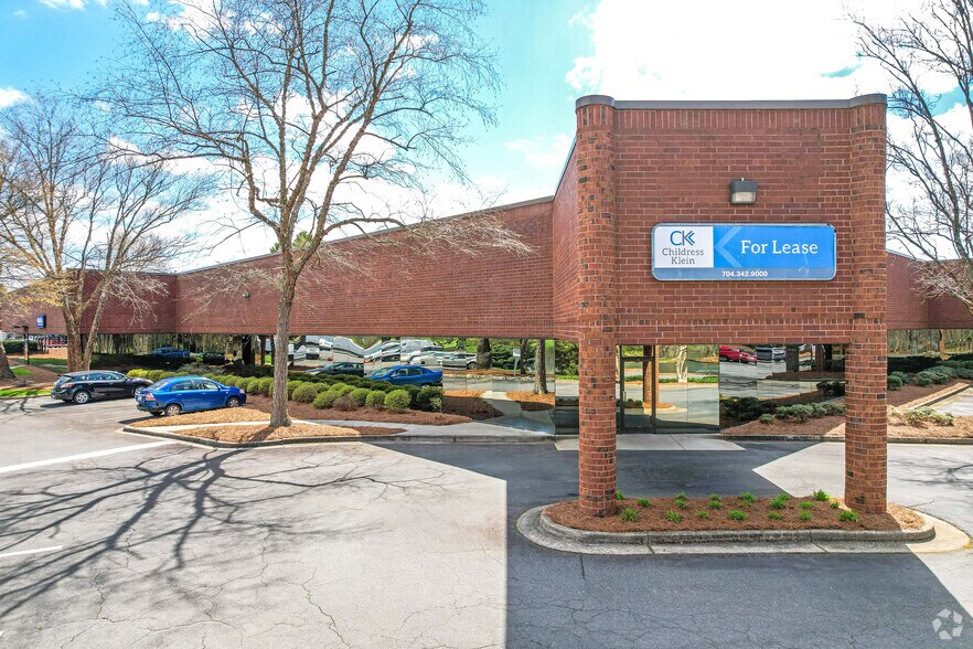 More Photos Of 9625 Southern Pine Blvd, Charlotte Light Distribution For Lease