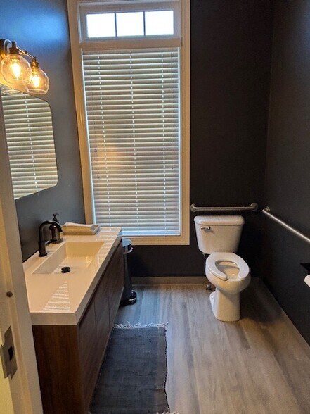 More Photos Of 8119 Isabella Ln, Brentwood Medical For Lease