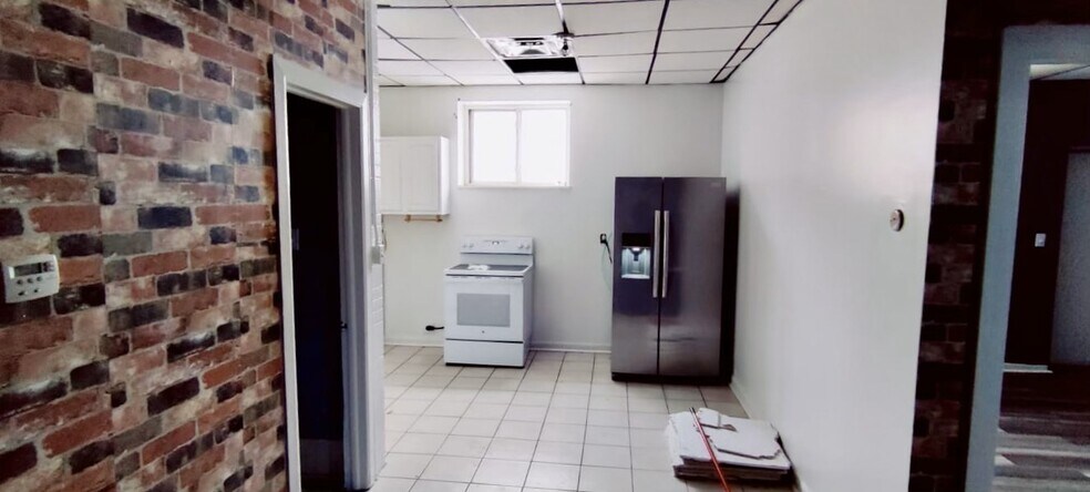 More Photos Of 5021 Wyoming St, Dearborn Convenience Store For Sale