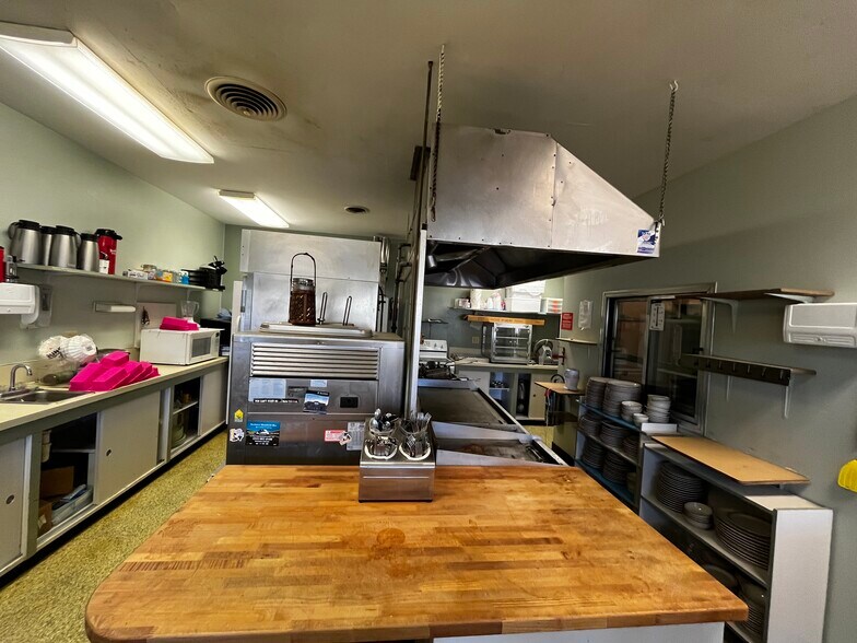 More Photos Of 99 3rd St, Maupin Restaurant For Sale
