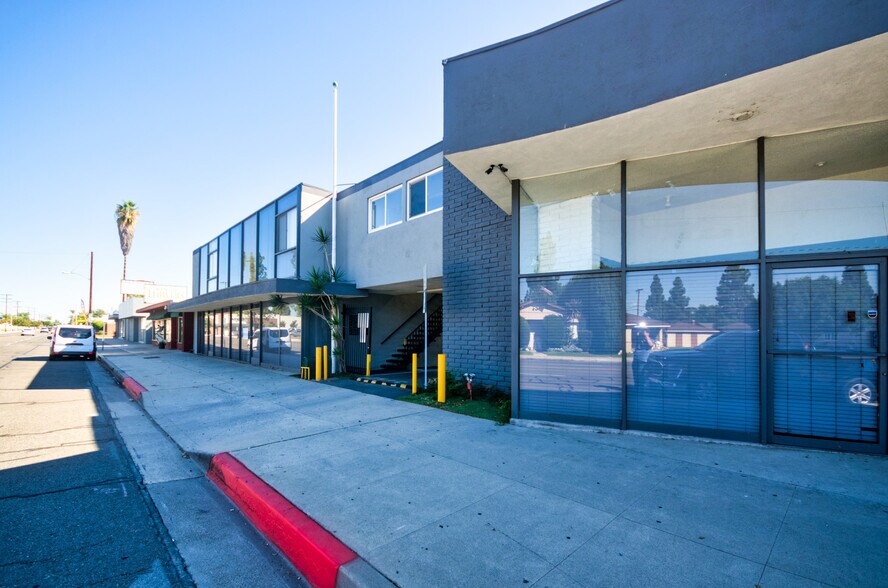 More Photos Of 1532-1538 W Commonwealth Ave, Fullerton Storefront Retail Residential For Lease