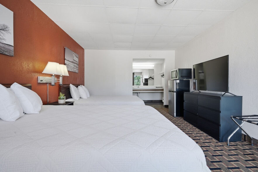 More Photos Of 100 W Wilson St, Valliant Hotel For Sale